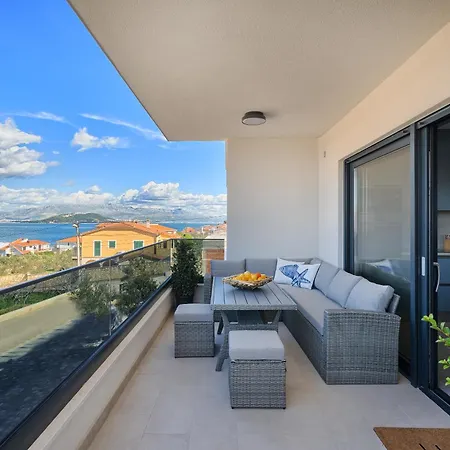 Niki's Sea-view Daire Slatine